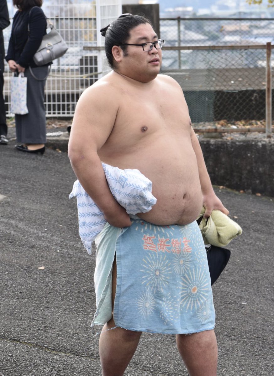 Kaosan 誰かバスタオルを送って差し上げて 際どい もち吉場所 Kaosan 誰かバスタオルを送って差し上げて 際どい もち吉場所
