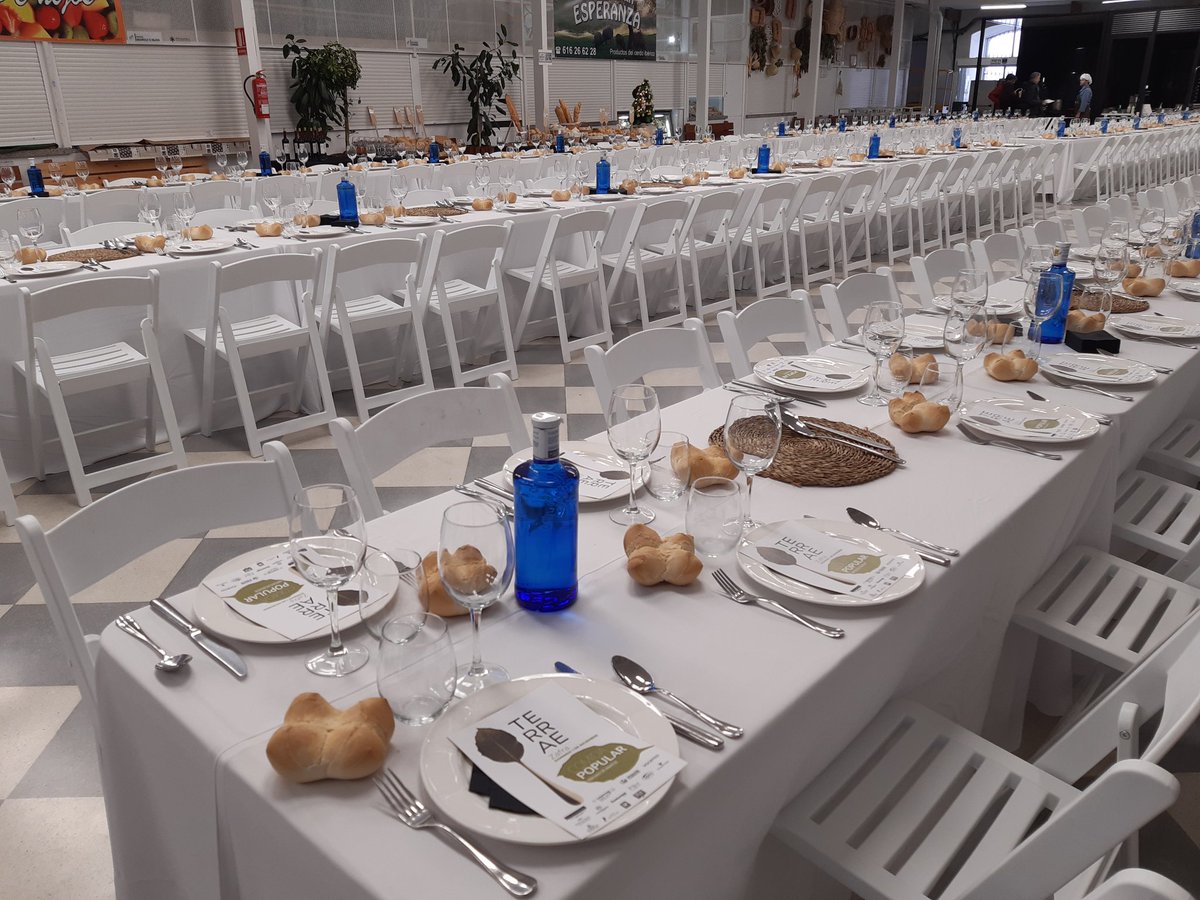 Todo listo en el Mercado de Abastos de Zafra para disfrutar de la comida de bienvenida a #Terrae2019