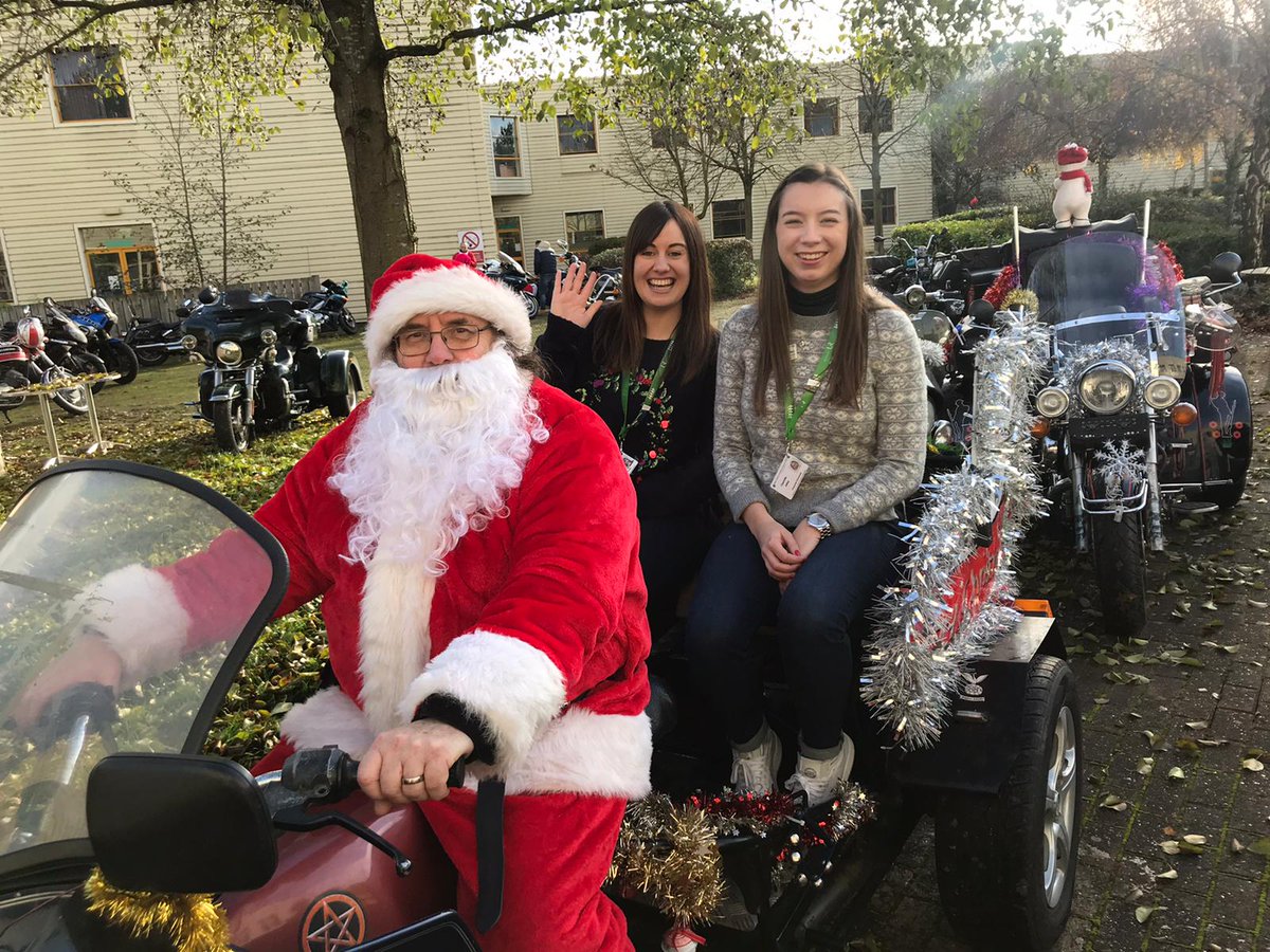 MKHCharity's tweet image. You can tell December is here, thanks to the @BarrelBikers who finished off their festive ride with a quick pit-stop @MKHospital today. The group delivered a special donation towards our Cancer Centre Appeal - thank you so much! 💚🤶🎅