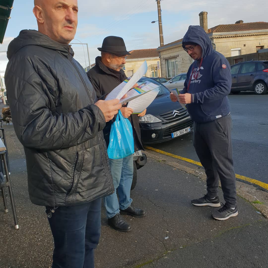 osonschangerVO's tweet photo. Tractage, échanges ce matin quartier #Stbrie à @villenavedornon. Ce matin les #mobilités au coeur des préoccupations de ce quartier. Congestion route de #Toulouse, souhait de la création d'une piste #cyclable. Ensemble #osonschangervillenave. #vélo @VeloCiteBdx https://t.co/wUWC9y5eSV