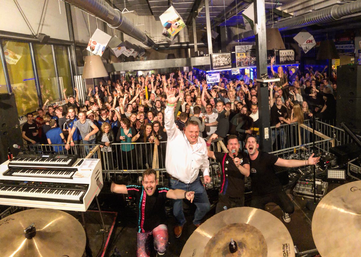 bandTheEuros's tweet image. Wát een avond! VV Staphorst bestond 60 jaar en met voorzitter Benny weet je dat het goed komt! Een lintje voor deze man graag! 👊🤩6️⃣0️⃣🏅⚽️ @vvstaphorst