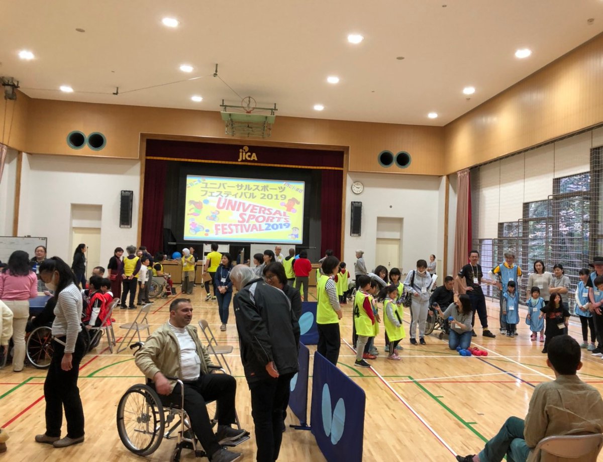 ADDP_TOKYO's tweet photo. ユニバーサルスポーツフェスティバル、みんな真剣です！パラリンピックの種目でもあるボッチャや卓球バレー、そして風船バレー熱戦でした！#ユニバーサルスポーツ #パラスポーツ #JICA #ADDP https://t.co/hFRz3znPcH