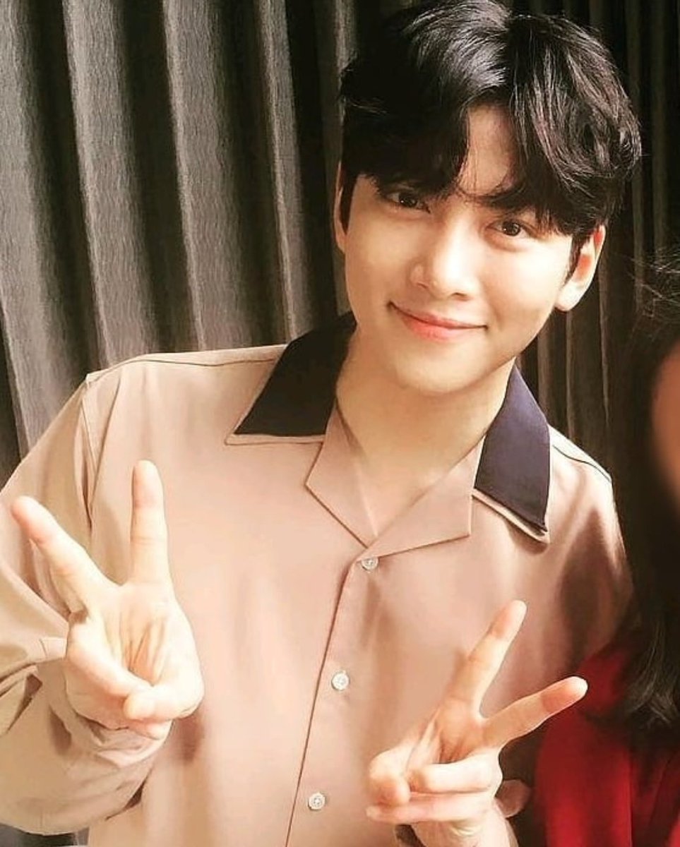 biwoom705's tweet photo. 쌍브이를 세상에서 제일 청순하게 하는 분 https://t.co/EerZkr8dxN