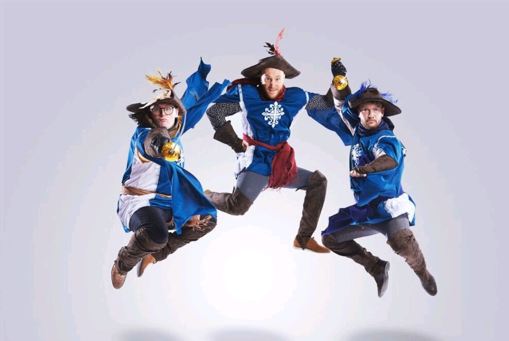 loureviewsblog's tweet photo. Two show Sunday - a press engagement at #GoldilocksAndTheThreeMusketeers at @battersea_arts (image by The Other Richard), then the improv show #Austentacious at @FortuneTheatre1. Thoughts should be up tomorrow. https://t.co/gCAG6U3e7Y