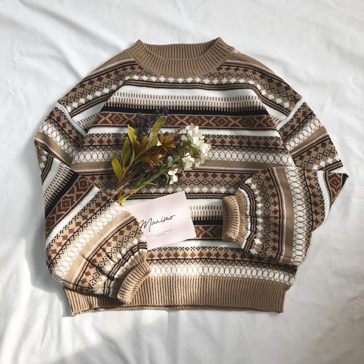 【グランマニット】

目立ちすぎないノルディック柄が全体的に編み込まれたニットが仲間入り🥀

ゆったりシルエットとたっぷりした袖がとにかく可愛いです◎

一枚で着てもインナーとしても活躍してくれますよ🙌🏻

📌4180yen
📌155cm