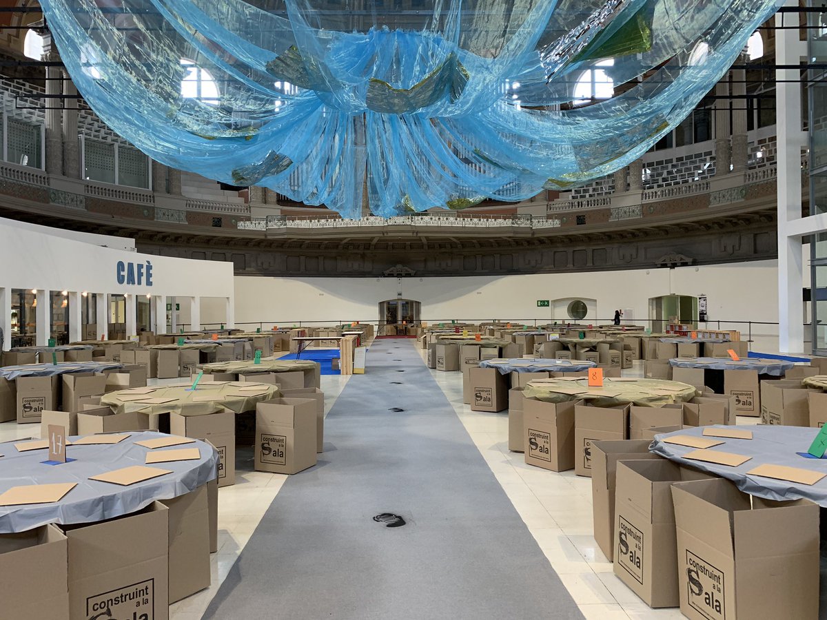 Esperant l’inici del Taller més gran de maquetes per a nens i nenes a <a href="/MuseuNac_Cat/">Museu Nacional d'Art de Catalunya | MNAC</a> organitzat per <a href="/construint/">Construint a la Sala</a> la Sala