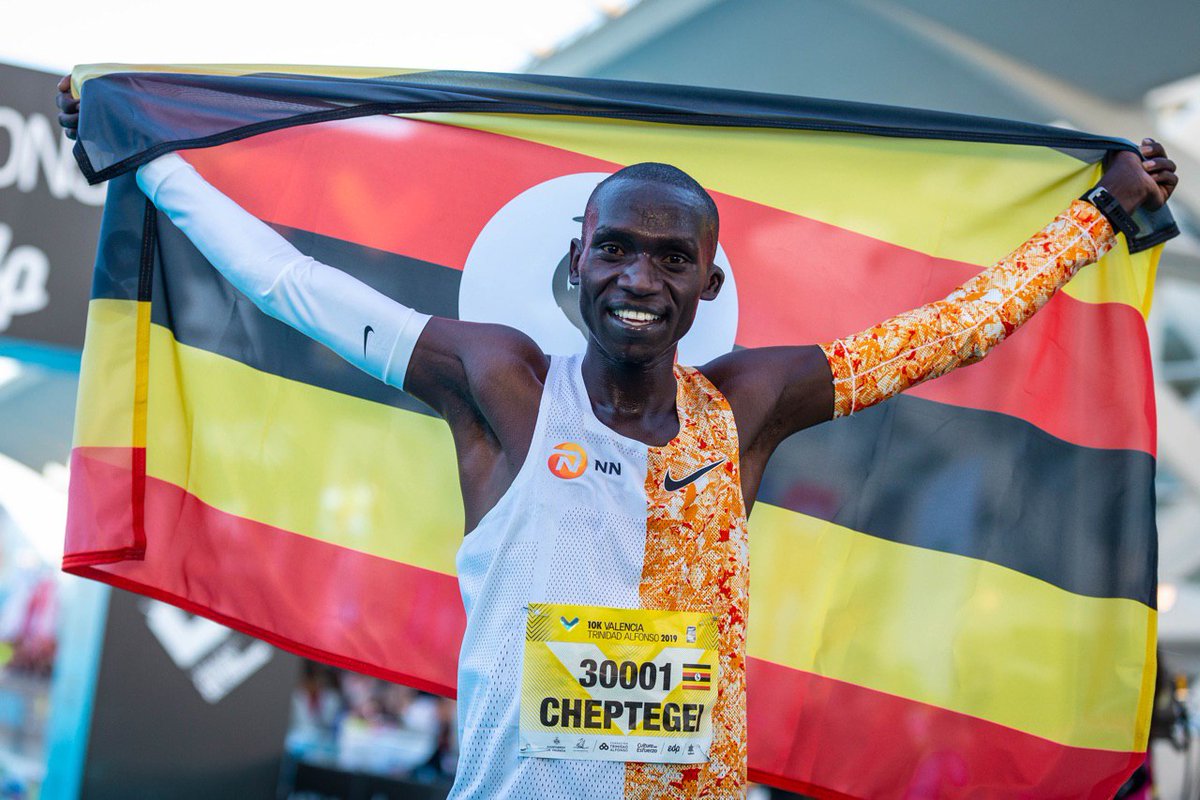 What a way to finish an incredible year! Joshua Cheptegei breaks the 10km world record in Valencia, in a time of 26:38!