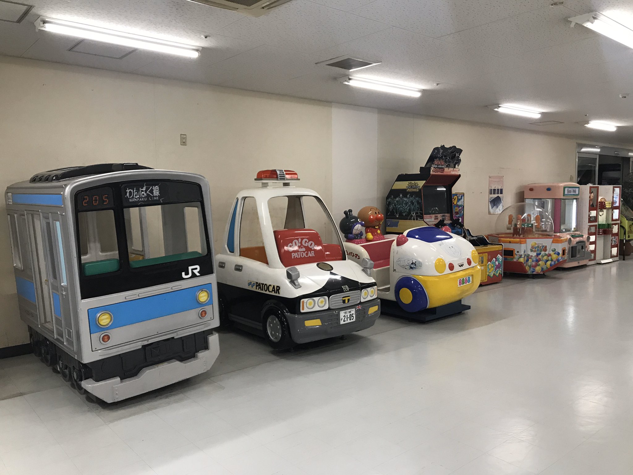鞄竜 Twitterissa コーナン天王寺店のゲームコーナー キディライドは3機種3台 レトロゲームはニンジャアサルトやサメサメパニックが設置している 乗り物ラボラトリー 乗りラボ レトロゲーム T Co Mxrkicafjv Twitter