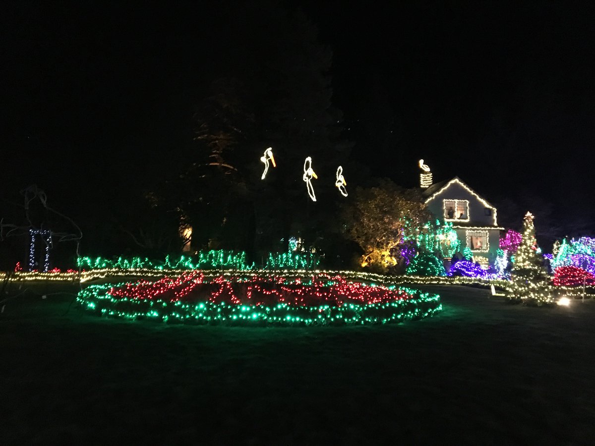 itzmelauraann's tweet image. Annual trip to Shore Acres in Charleston, Oregon for Christmas lights! #traveloregon #oregoncoast