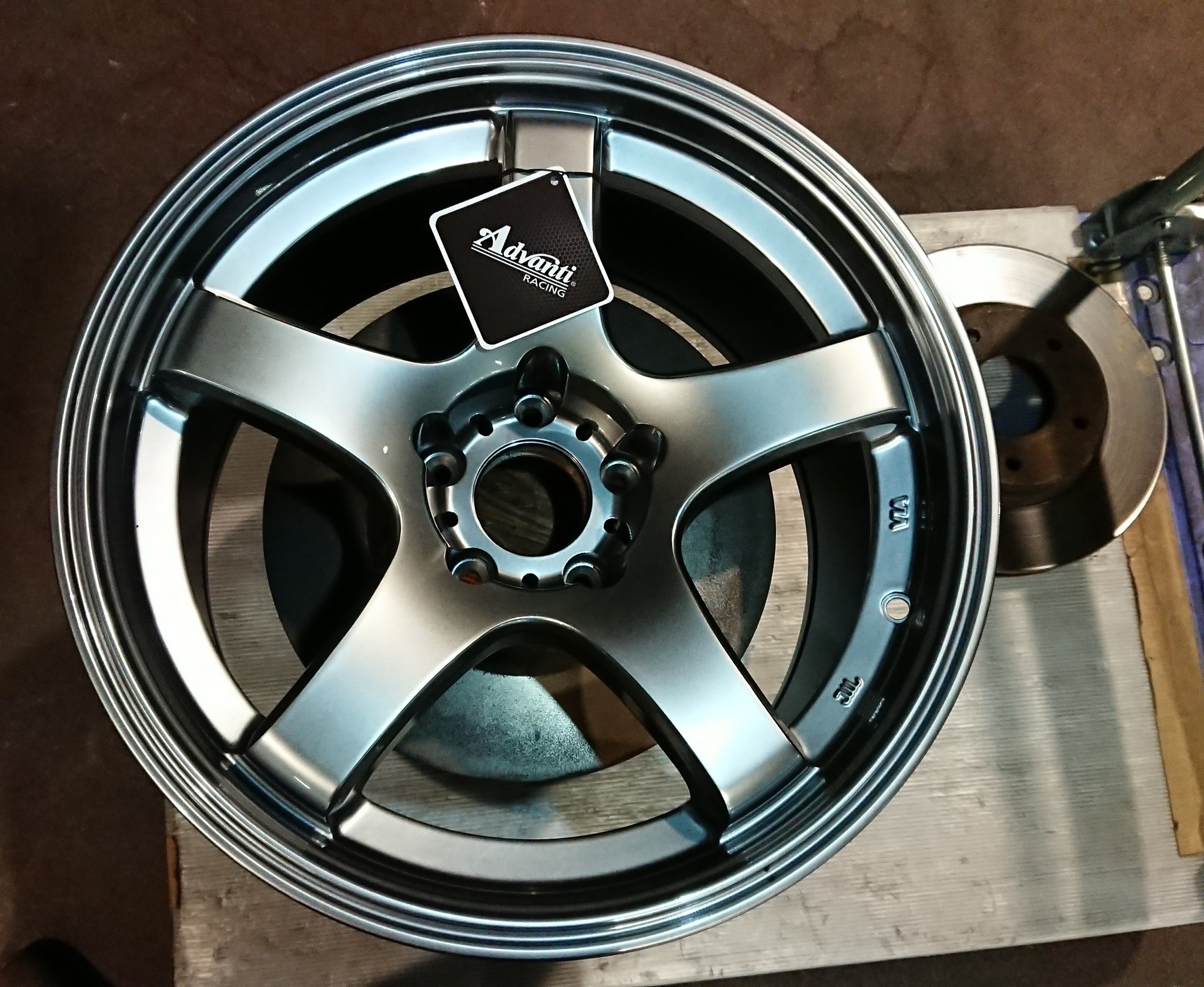 VALINO GV330 18インチドリケツ 9.5J-3 2本 【公式通販】