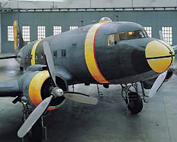 DeutschesMuseum's tweet photo. Heute ist #ErzählZeit in der #Flugwerft Schleißheim. Ab 13.30 Uhr gibt es vor dem #Rosinenbomber eine spannende Geschichte über die Luftbrücke von 1949. https://t.co/dniU3lsWYQ https://t.co/qgH6i5gYSG