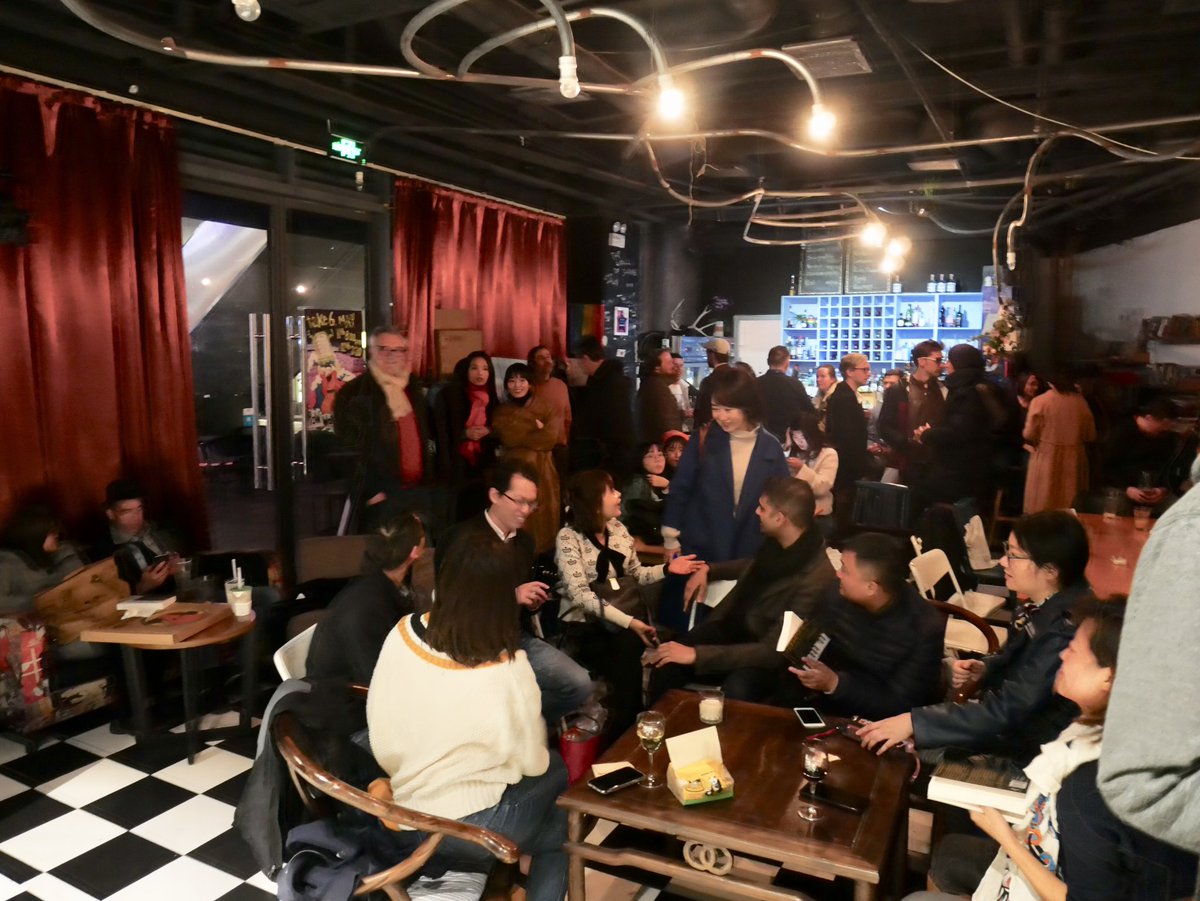 davidbr42580158's tweet photo. Suzhou #Upperdown Launch #Lockebar Fantastic night. All books sold out again. Thanks to all who.came down. @Epoque_Press #booklaunch #China https://t.co/zpmMXTBnZI