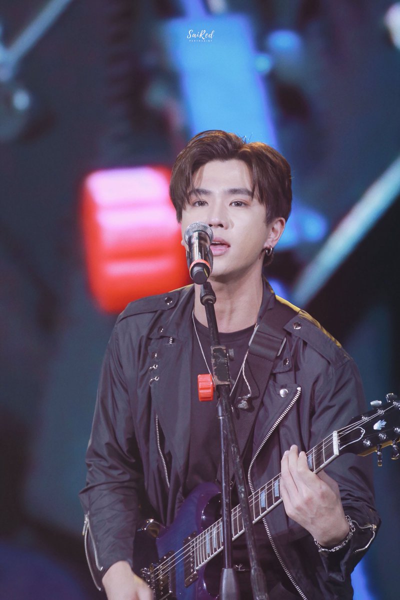 sai_red2's tweet photo. solo time🎸🎸🎸
#TemptFMinChengdu 
#รอยยิ้มของชูครีม 
#PerthTanapon https://t.co/TncWrj7WMZ
