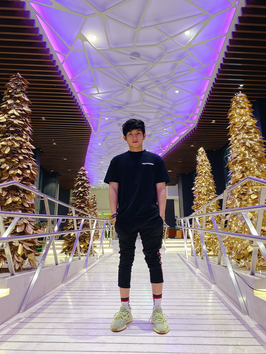 Vcrossover_'s tweet photo. It’s the most beautiful time of the year 🎄🧧❤️ #TisTheSeason https://t.co/AqHAZS4x7s
