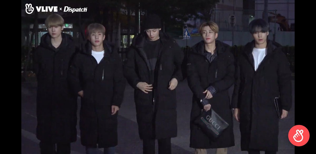 myung305's tweet photo. 용산 팬싸 때 주었던 선물인데요...
벌써 써줘서 너무 너무 고마워용^^
ソンムル、もう使ってくれてる😭
#아스트로 #ASTRO #엠제이 #MJ #김명준 #BLUEFLAME #블루플레임 @offclASTRO 
[V LIVE] "새벽을 밝힌다" (아스트로 : ASTRO)  https://t.co/btyeX2HkDV https://t.co/IjJqSdb8M5
