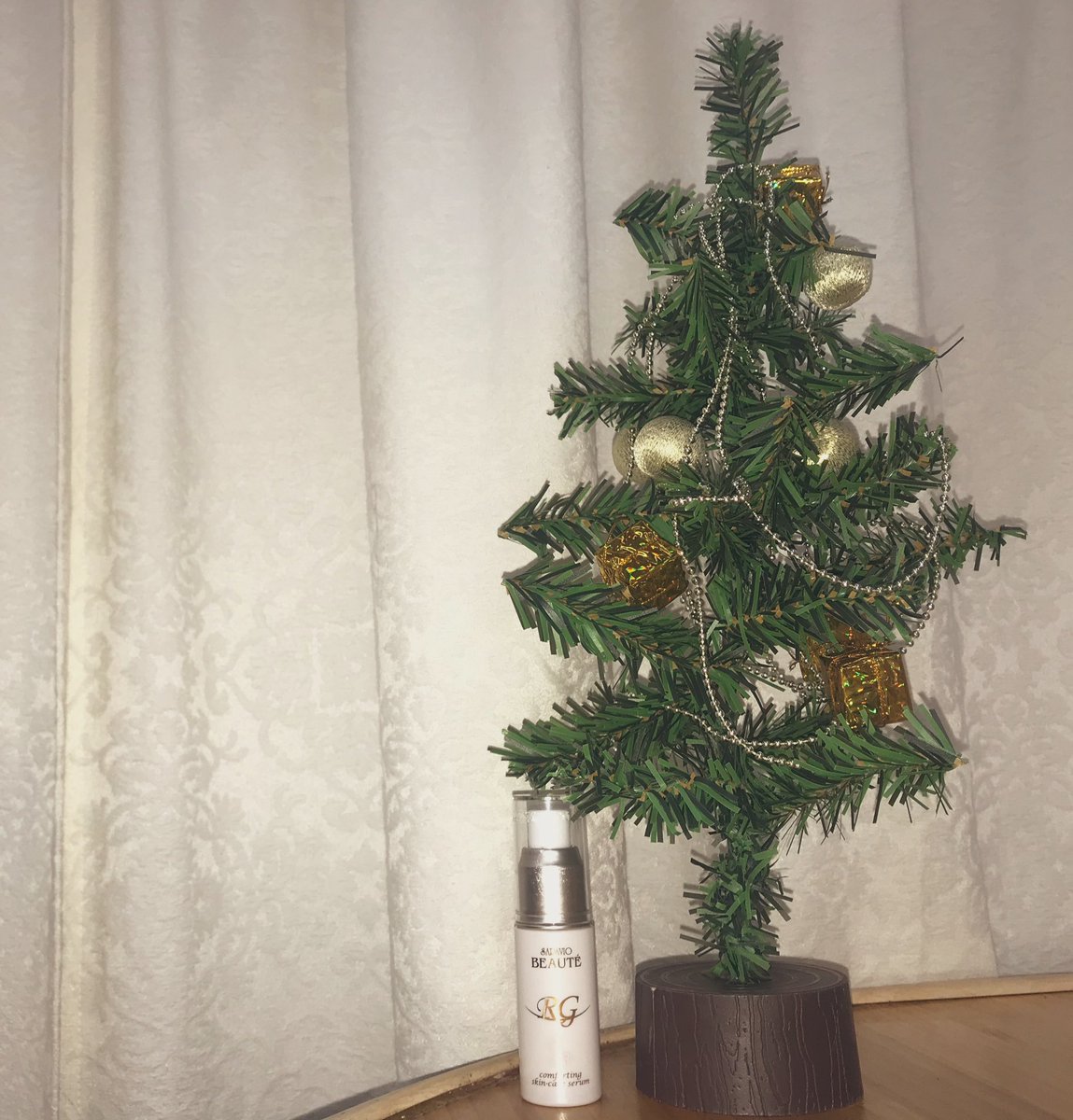 saravio_jp's tweet image. 今日から12月⛄️
クリスマスに大晦日！
イベントたくさんで、大忙し💦

皆さん、クリスマスプレゼントは決まりましたか？
この機会に、温泉コスメなんてどうでしょう❤︎

温泉上がりのツルツル肌を
是非！この冬！プレゼントしてみては？😊

#温泉藻類 #RG92 #サラヴィオ化粧品 #温泉コスメ