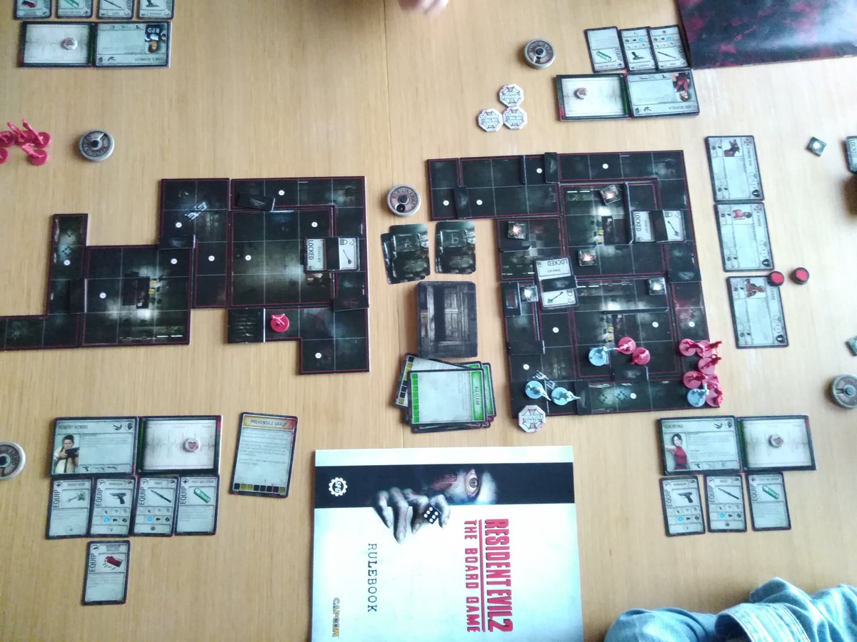 seanoldfield's tweet photo. Absolute amazing game of Resident Evil 2 with @Maverick_Metal and @DinOgalby (Laura too haha). You can just see how things went from bad to worse XD https://t.co/2jh2tNbKE5