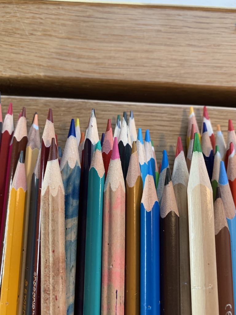 A stack of freshly sharpened pencils ✏️ 