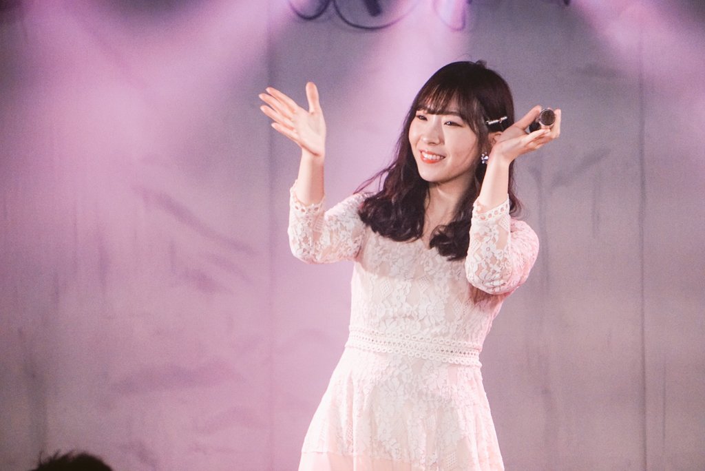 majilive2018's tweet photo. ▼闘志決戦・本気(マジ)ライブ ライブレポート②▼
最後は岩佐美咲！
本日はドレス姿で、いつもとは違うライブをお贈りしています🎵
#マジライブ https://t.co/WiWjaUiJZn