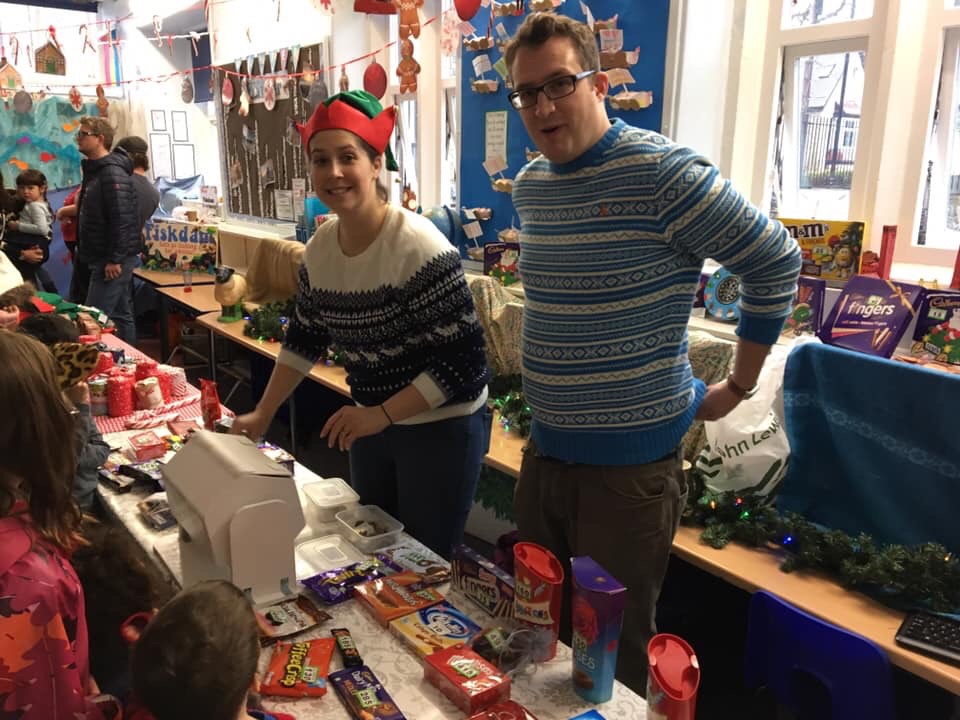 JulefestShef's tweet photo. Got the munchies? Our Julehygge Kafe will be selling sweet treats, cinnamon rolls and hot drinks. Relax with the paper, Scandi meatballs and gløgg in our ski lodge. Try your luck on our chocolate tombola. We also have hot dog and soft drinks. 

See you Dec 7th 11am-4pm https://t.co/qcjNhmOUBM