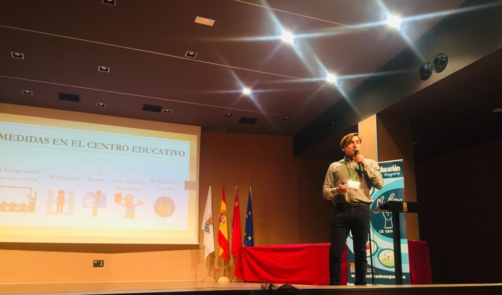 amurcae's tweet photo. Gracias al @AytMolinaSegura y en especial a la Concejalía de Educación @FuensantaMarti8 por sacar adelante estas I Jornadas de Innovación Educativa sobre Sensibilizacion, prevención   del Acoso Escolar. Fue un día de formación e información, con grandes profesionales. https://t.co/XSljJErE0y