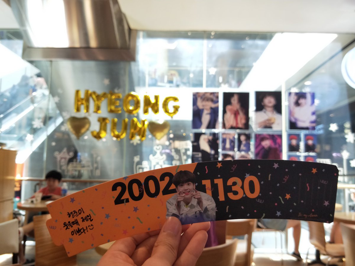 keonhocookie09's tweet photo. had a really good time at @tomyvitamin today! 💞 really really love the cupsleeve and stickers and deco! 🙏 also thank you @bbyhjuns and your moots for adopting me hehehe and for the cutest fansupport too 😭❤️ HAPPY BELATED HYEONGJUN DAY~ #tomyvitamin1130 https://t.co/9qbd4MPDtS