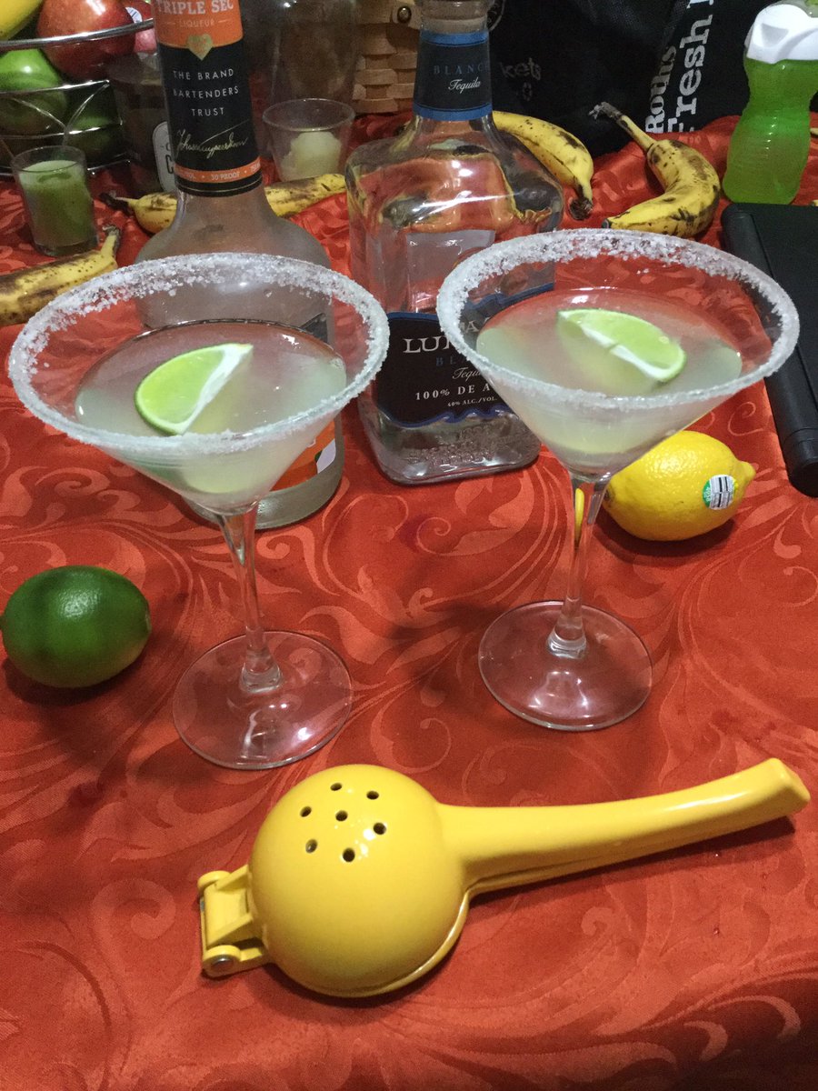 DsendingChaos's tweet photo. 1am carne asada and margaritas? Sure, why not. Which a healthy helping of 30 rock for dessert. https://t.co/URFAuyMtrw