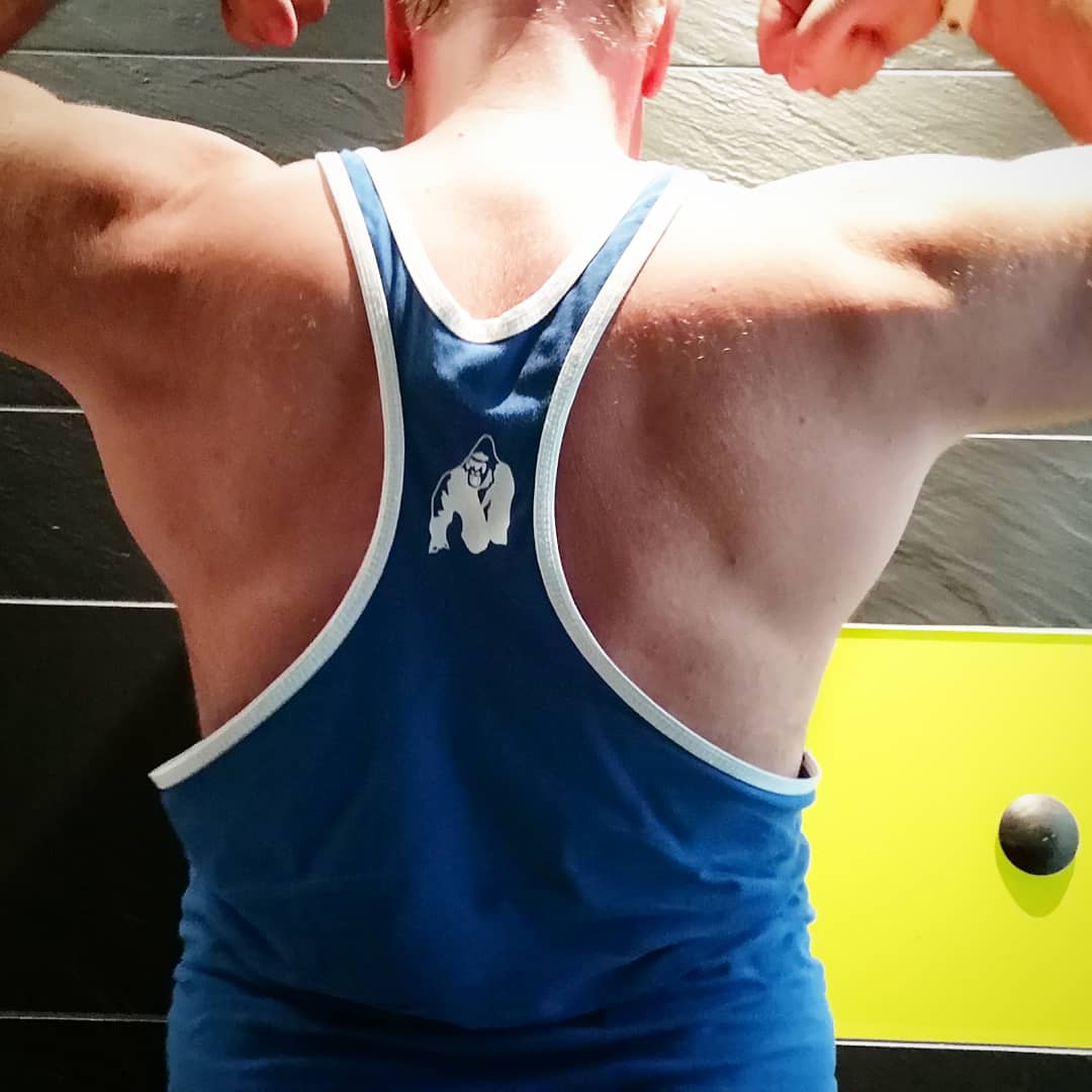 benkaadee's tweet photo. Back pose 👍
#hairyman #hairymuscle #bodyselfie #hot #sexy #gay #musclebear #bodybuilder #bodybuilding #back #muscular #backday #backpose #vback #v #stringer #gymphoto #stringshirt #gymselfie #gorillawear https://t.co/Z6RqQJ5UHI