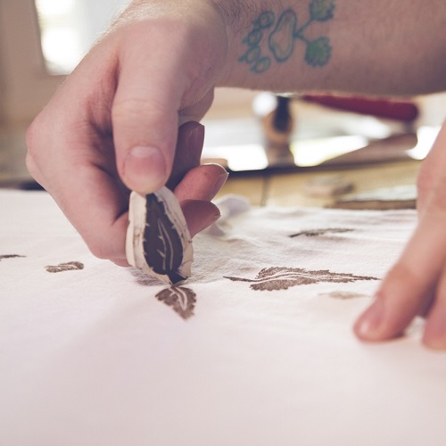 PAssionCard's tweet photo. Time to get crafty! I plan to make my very own Christmas cards after picking up linocut carving and printing at this workshop: https://t.co/4PcrGW2Zrq 💌 https://t.co/JfCto8SIqz