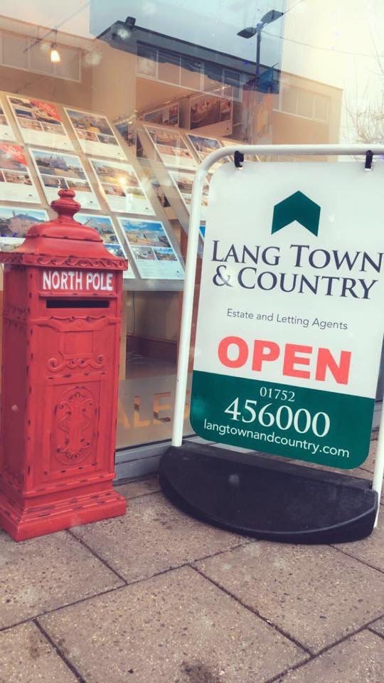 langproperty's tweet photo. 🎅🏼 HAPPY DECEMBER 🎄

❗️DON’T FORGET TO SEND YOUR LETTERS TO SANTA IN TIME FOR CHRISTMAS!!!! 🗳

THE SPECIAL CHRISTMAS POST BOX IS LOCATED AT OUR PLYMSTOCK OFFICE ON THE BROADWAY ⛄️

✍🏼 REMEMBER TO PUT YOUR NAME &amp; ADDRESS SO SANTA CAN REPLY!!

📍6 The Broadway, PL9 7AU 🎁 https://t.co/OeprdYrTKH
