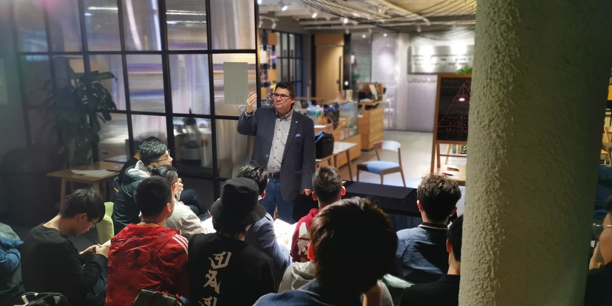 roberto_giobbi's tweet photo. #Masterclass #Workshop in Beijing.

@magicluchen @prestigiazione.it #robertogiobbi #cardcollege #inspirational #secrettwitter #askroberto #china #Beijing #lecture https://t.co/GzDa7616Wa