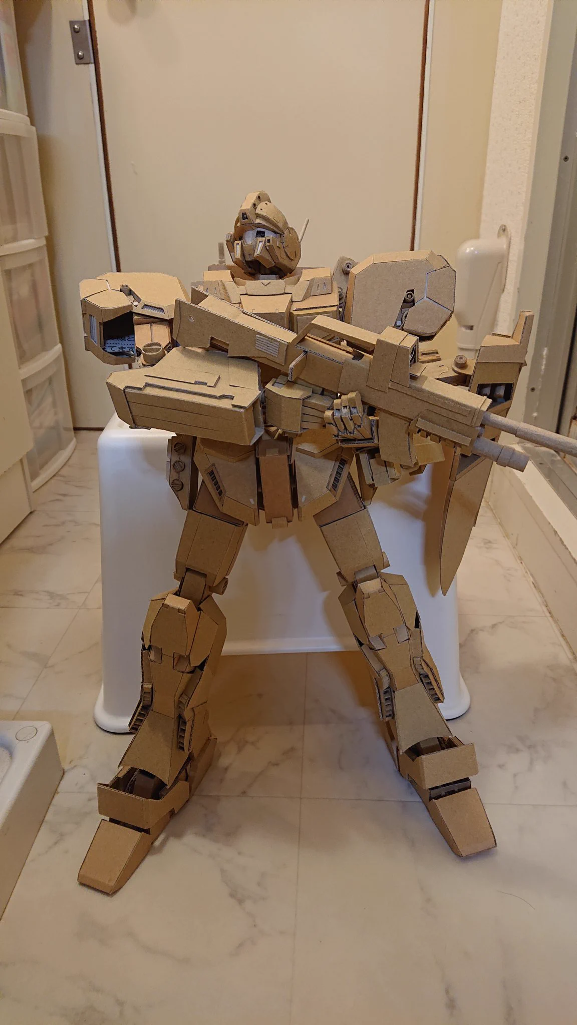 ダンボールだけで作ったガンダムのジェスタがすごいから見てみて！