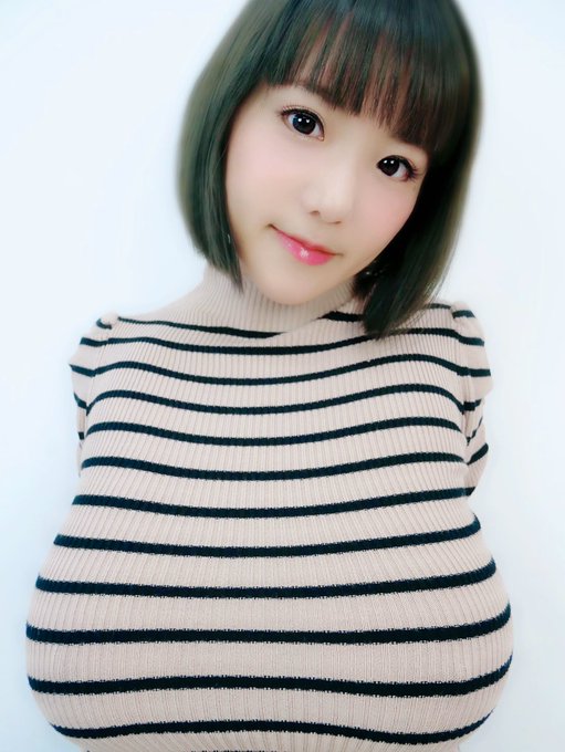 寒くてセーターしか着れない❄︎  Sweaters are like a big warm hug! https://t.co/4oP6EOPaxs