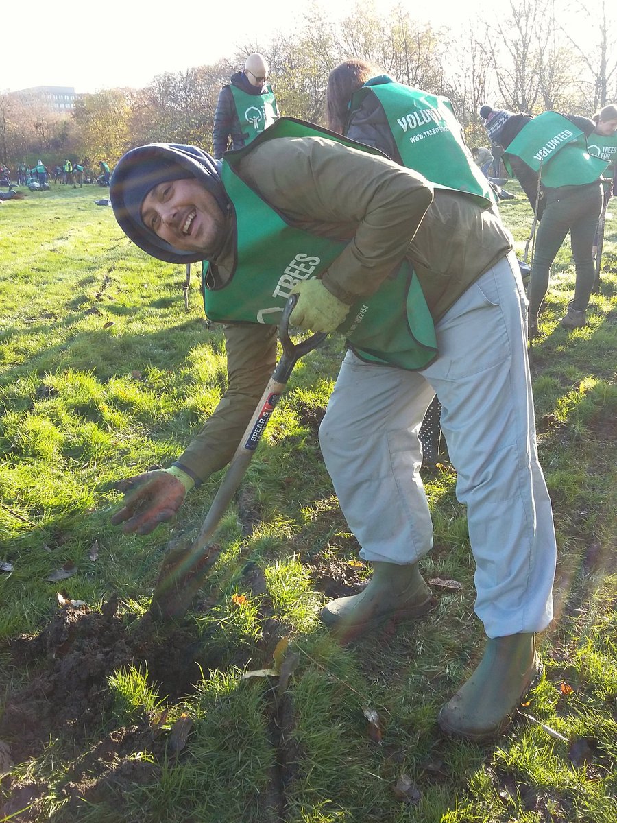 Camden_GP's tweet photo. Yesterday, we were in sunny Beckton helping to plant 9000 trees with the brilliant @TreesforCities. Great day and a good workout too! https://t.co/mCVzn8BFrY