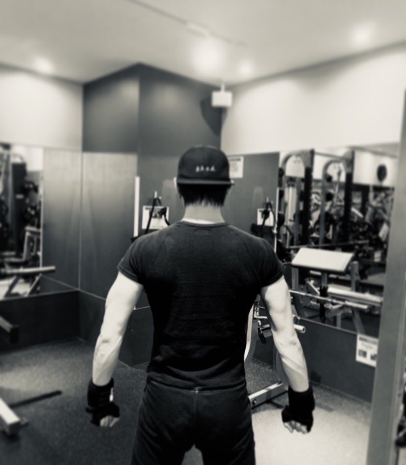 肩にちっちゃい重機乗せてんのかい