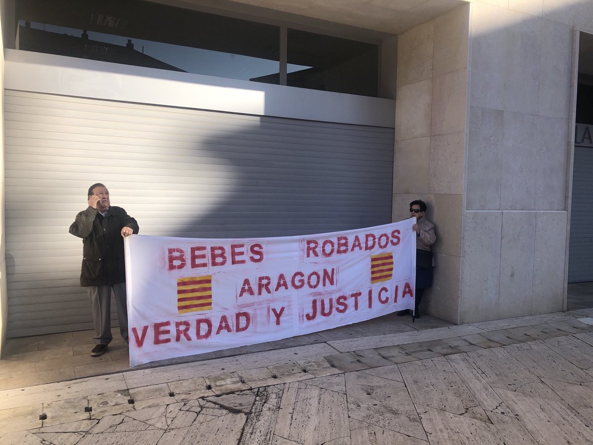 AragonBebes's tweet photo. Como todos los primeros de mes nos manifestamos en defensa de los #bebesrobados de la asociación https://t.co/A3OGZdZIem