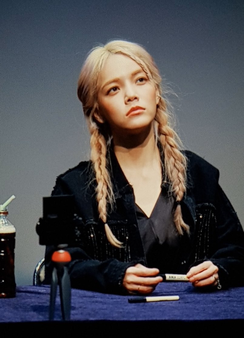 지민 사진 올리는 계정 tweet media