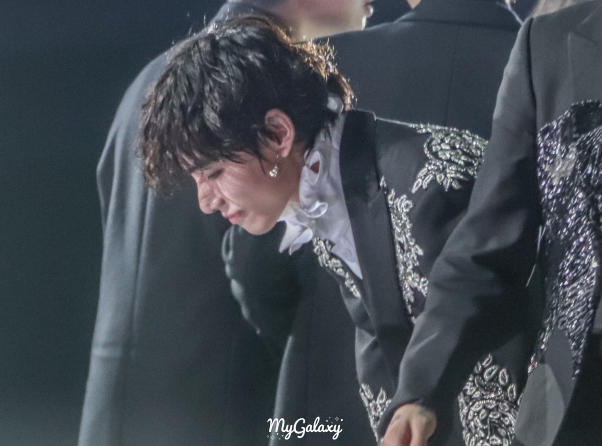 _mygalaxy_v's tweet photo. 191130 MMA 멜뮤🍈

#bts #v #taehyung #방탄소년단 #뷔 #태형 #태태 #mma @BTS_twt https://t.co/33j5nXspRJ