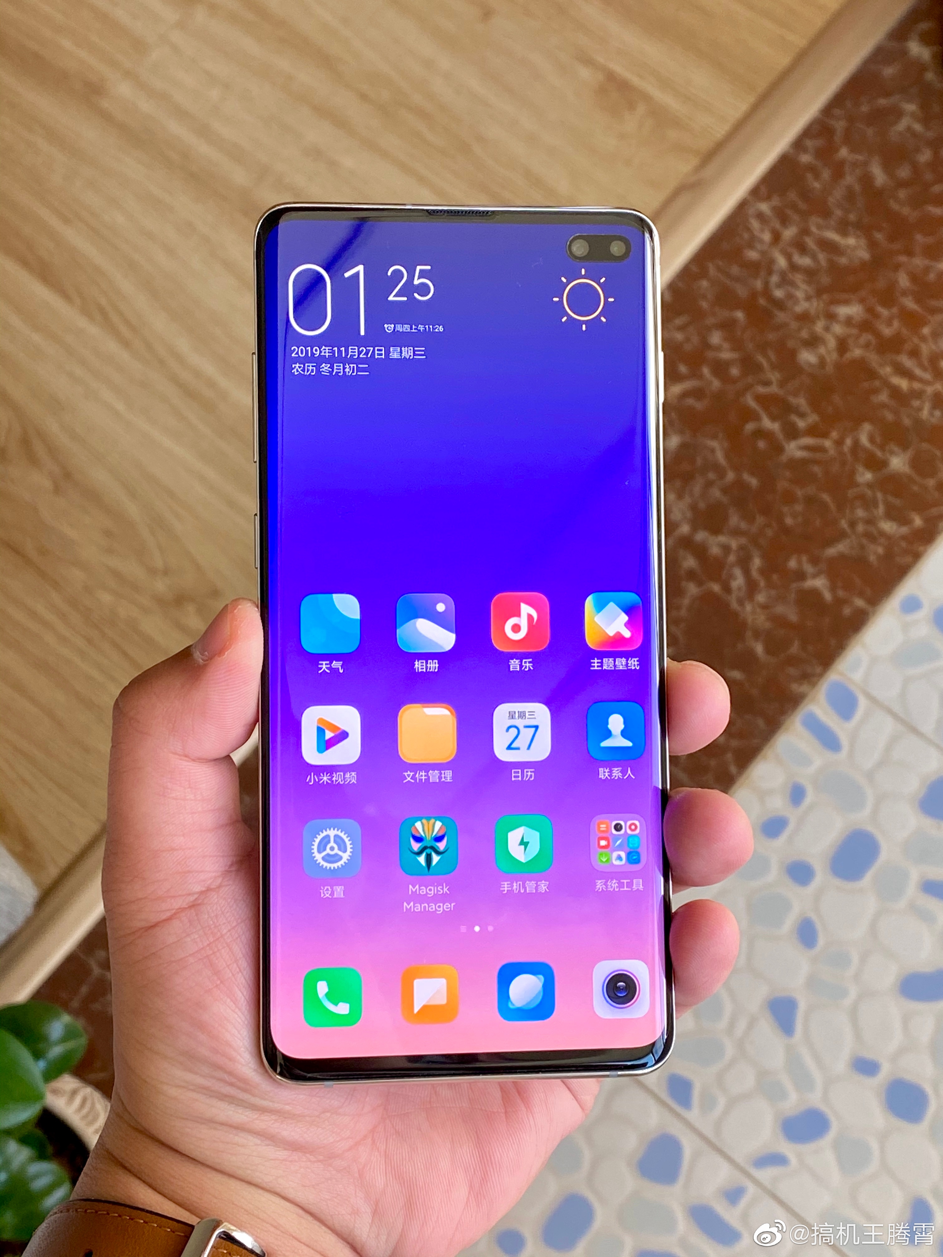 12月10日正式發布：疑似 Redmi K30 真機曝光；正面酷似 Galaxy S10；背面鏡頭設計考研審美觀！ 1