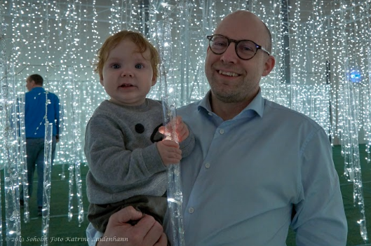 glow_odense's tweet photo. Uanset om du vil skabe en ny familietradition, finde det perfekte sted til en date eller mærke julehyggen, så er det alt sammen muligt på #GlowOdense 🌟 https://t.co/bZRCHaNUQg

📸 Katrine Lindehaan https://t.co/CupvMFzsCS
