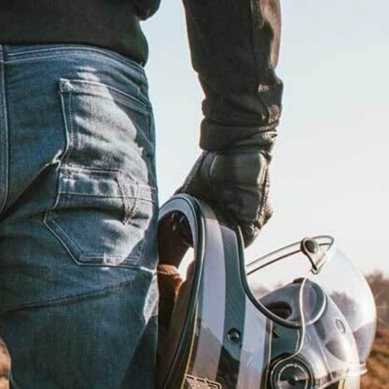 ¿Pensando en renovar tus vaqueros de moto? Descubre los vaqueros de Course con fibras de aramida 🚀 ¡y no dejes que nada te pare! 🚀