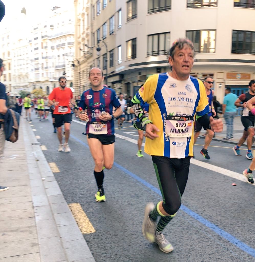 SVicente_Azzati's tweet photo. Y aqui seguimos #falles2020 #MaratonValencia #runningfaller #totssumem #azzatimesquemai
@JCF_Valencia @Pilar_SFrancesc @FedFallas1A https://t.co/4kBn7tVgxY
