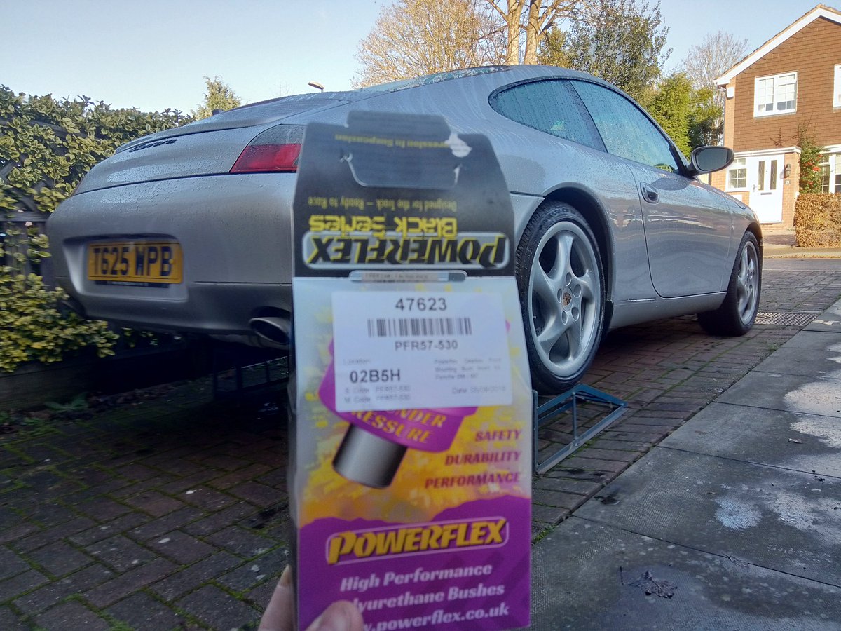 RetroWarwick's tweet image. This morning I&apos;m mostly #polyflex &apos;ing the transmission mounting #996