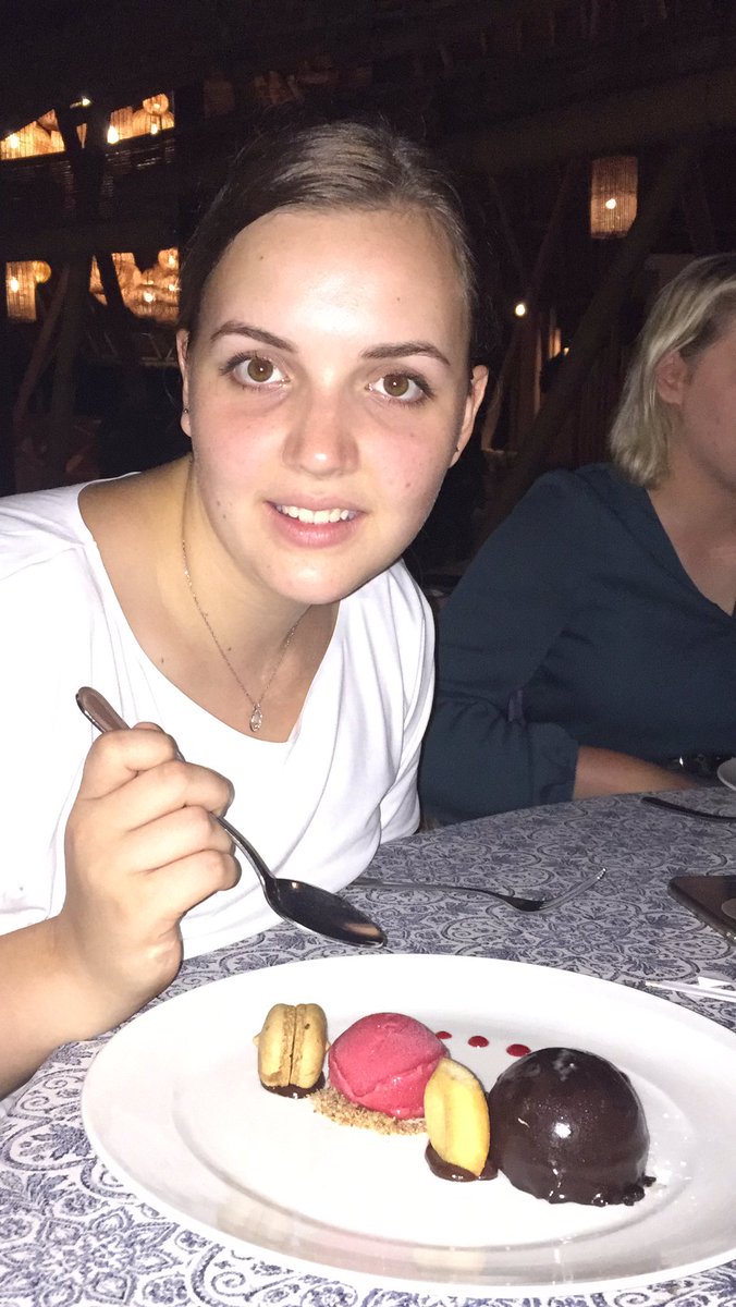 hollythepayne's tweet photo. Balinese desserts on the beach! @alanarileyy #FlyLearnPlay https://t.co/Q5xrO3yDup