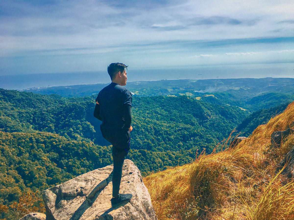 ShadowsOfGrey24's tweet photo. Must visit me! I mean this place. 1130 metres above sea level #TarakRidge #MountainStrong #MarivelesBataan #ItsMoreFunInThePhilippines https://t.co/dwWPw4AZub