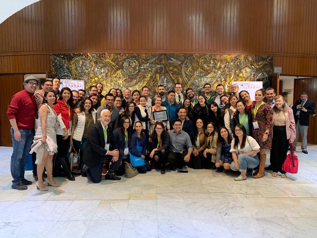 Dra. Patricia Navarrete <a href="/patsnavarrete/">Paty Navarrete</a> recibiendo 1er Premio “Luis Miguel Gutiérrez Robledo” <a href="/luismiguelfgr/">Luis M F Gutiérrez R</a> @GeriatriaINNSZ <a href="/innnmvs/">Instituto Nacional de Neurología y Neurocirugía</a> <a href="/MuGer_Mx/">MuGer-Mx (MUjeres en la GERiatría-MéXico)</a> <a href="/WomenInScience/">WomenInScience</a>
