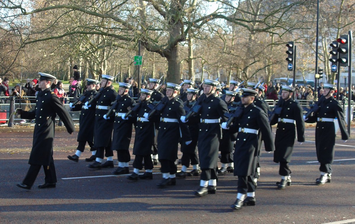 bisset_philip's tweet photo. @RMBandService #SeniorService #WeHaveTheWatch #HeartofOak #RNGuard #ThisisLondon #RMBand #MilitaryMusicians https://t.co/XuAaa7bkHn