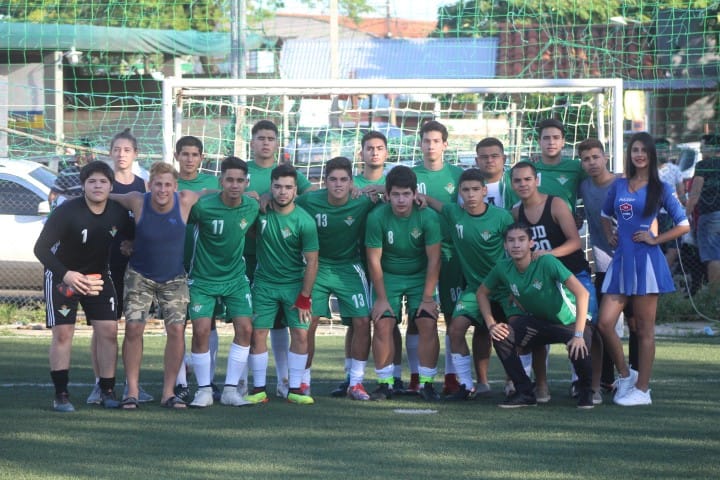 2018Real's tweet photo. Porque recordar es volver a vivir... Hoy hace un año hacíamos historia,convertiendonos en #ElMejorDeburante. Un electrizante partido contra @Spurs016, después de una gran noche de colación. #VamoBeti #NosVeranVolver #DulceBetis https://t.co/4eOUhY0yTp