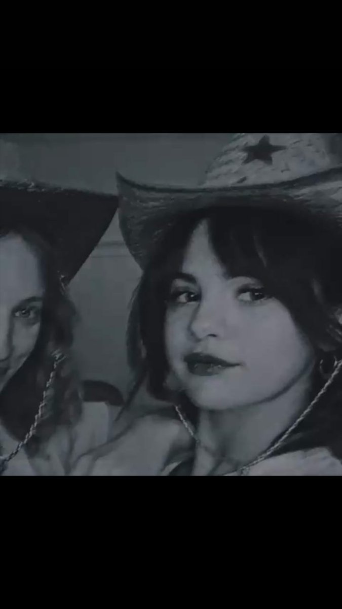 BeyzaBlc2's tweet photo. Icon olarak kullanırsınız 
#weloveyouselenagomez https://t.co/FNBgtPyKQI