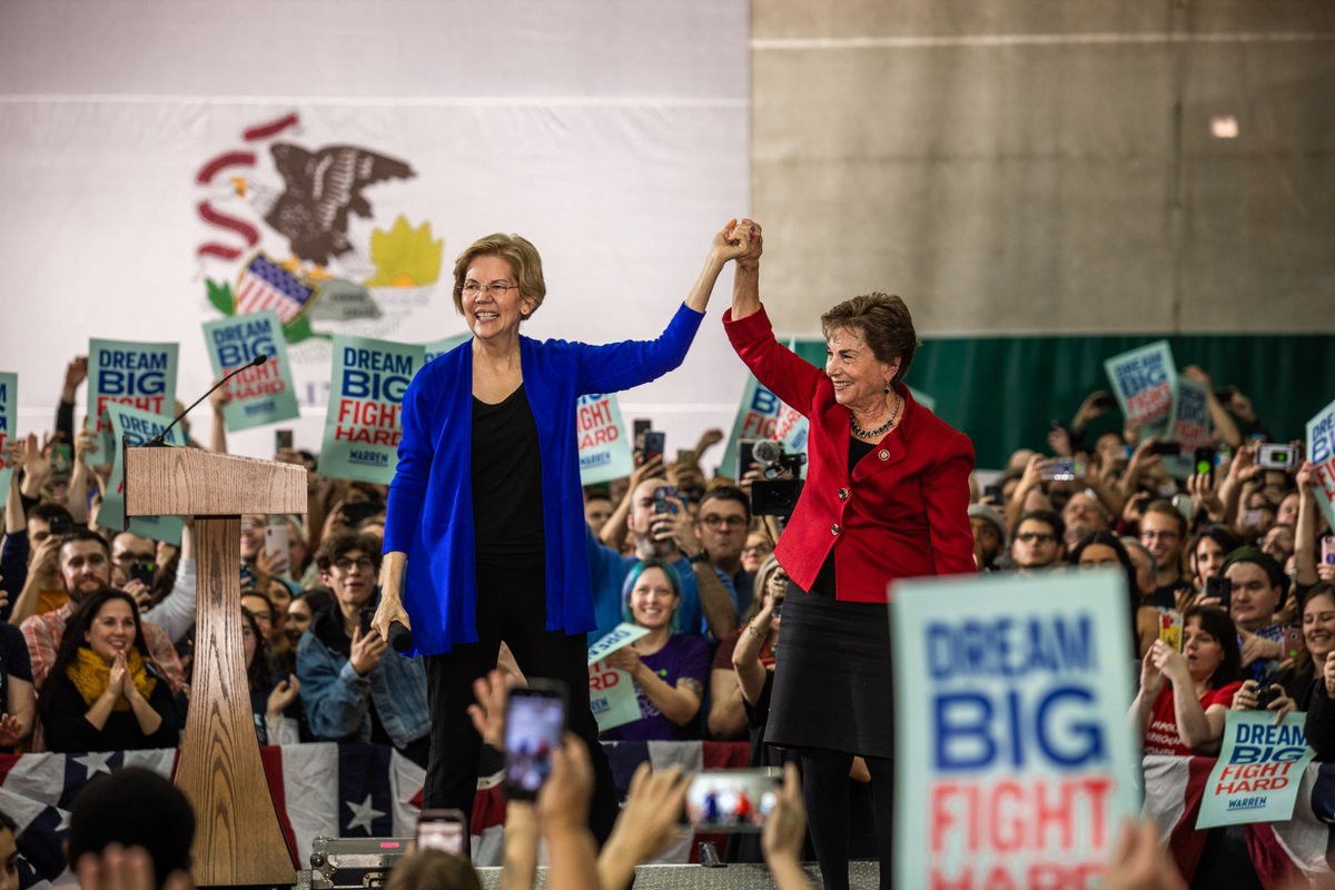 Elizabeth Warren and Jan Schakowsky on stage at the Chicago town hall.